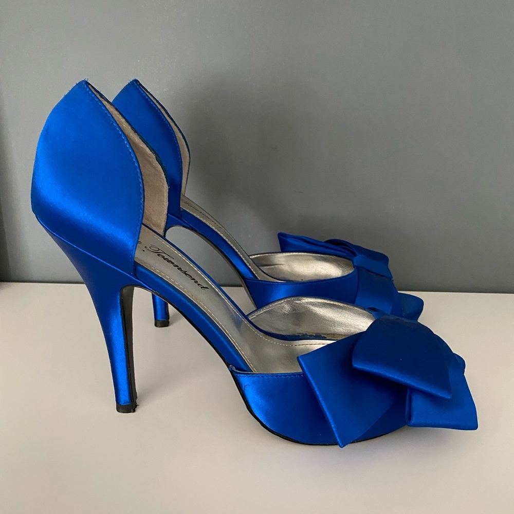 Gorgeous satin blue heels